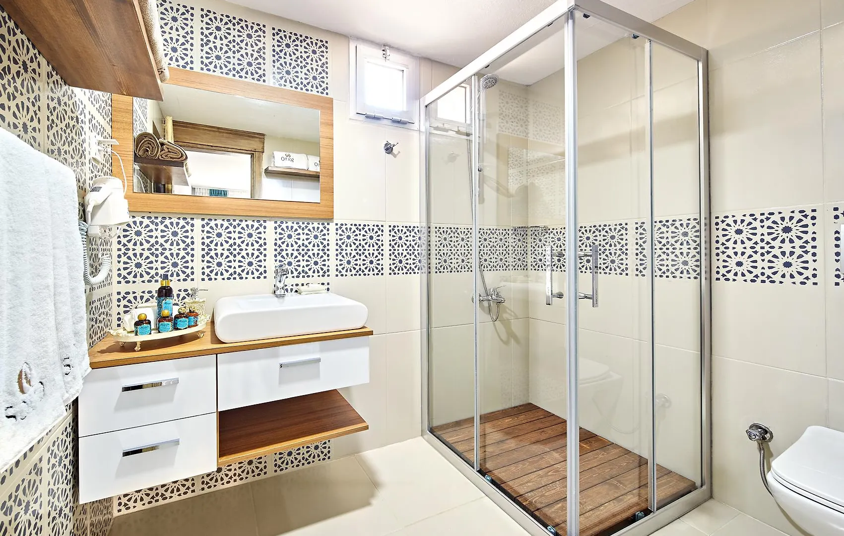 Fi Light Solto Boutique Beach Hotel セリミエ